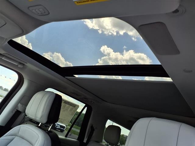 New 2025 Pristine White Metallic Tri-Coat Lincoln Reserve-L image 7