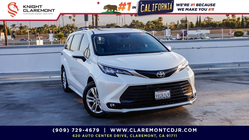 2026 Toyota Sienna XLE 7-Passenger Hybrid FWD's photo