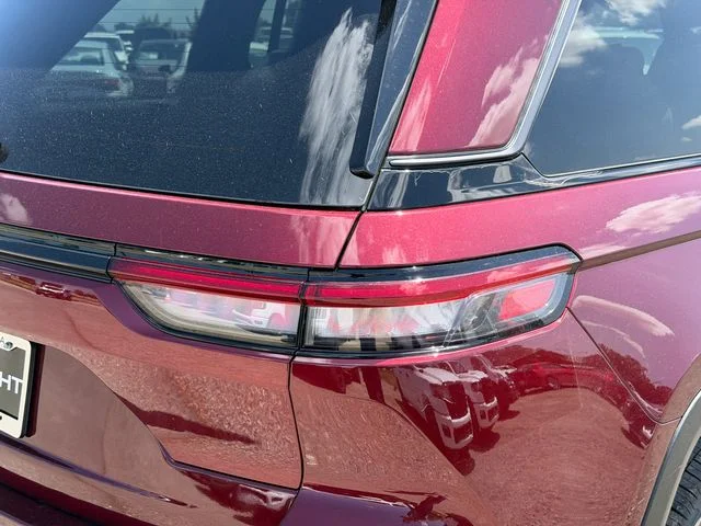 New 2026 Velvet Red Pearl-Coat Exterior Paint Jeep Laredo Altitude image 6