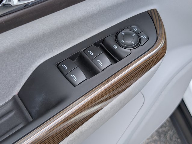 Used 2023 White GMC SLE image 17