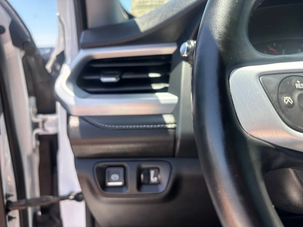 Used 2023 White GMC SLT image 18