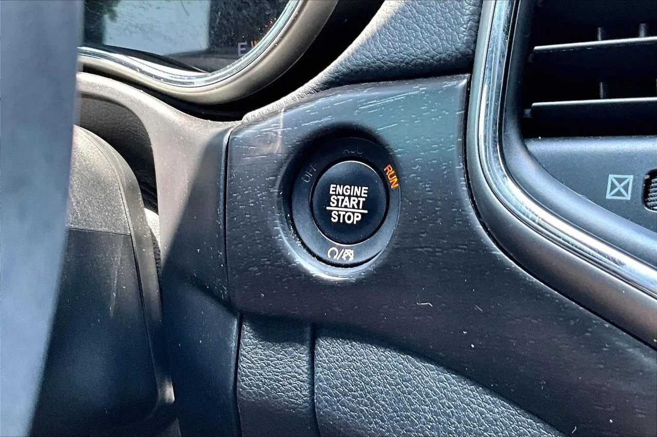 Certified Used 2018 Black Jeep Altitude image 28