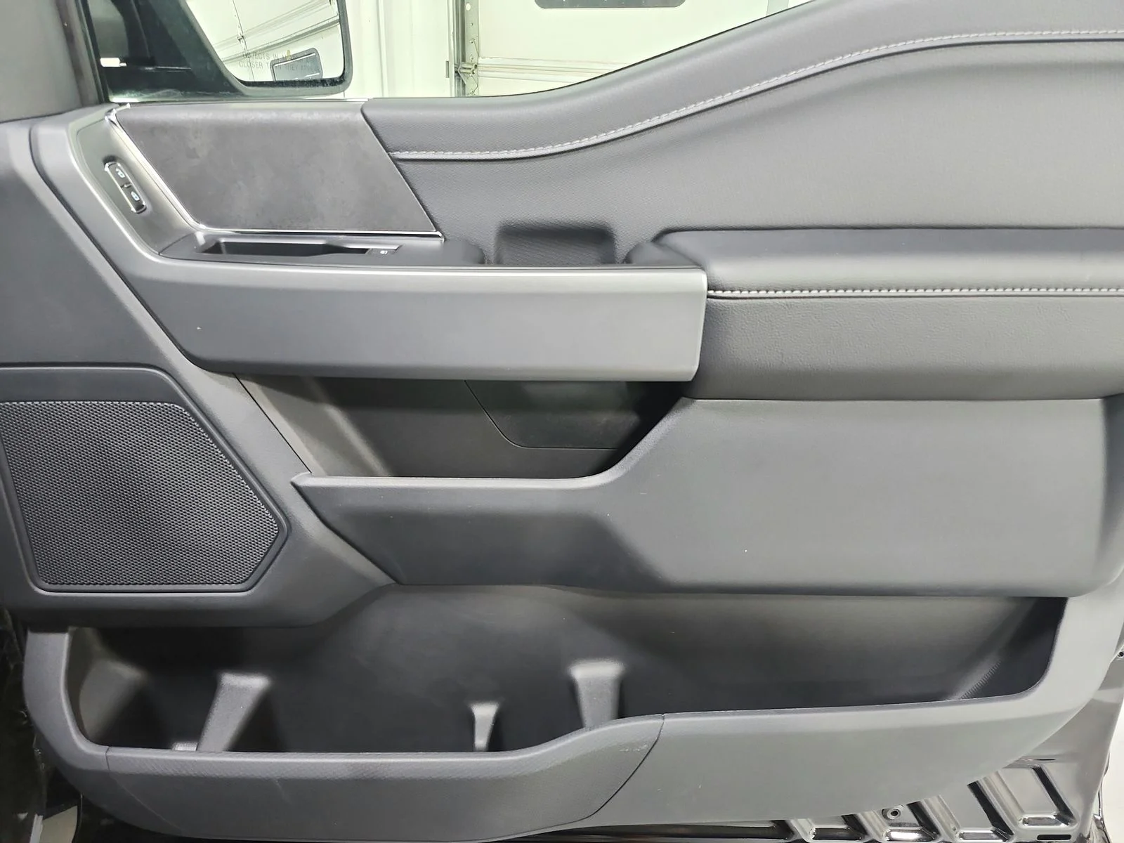 New 2026 Agate Black Metallic Ford XLT image 37