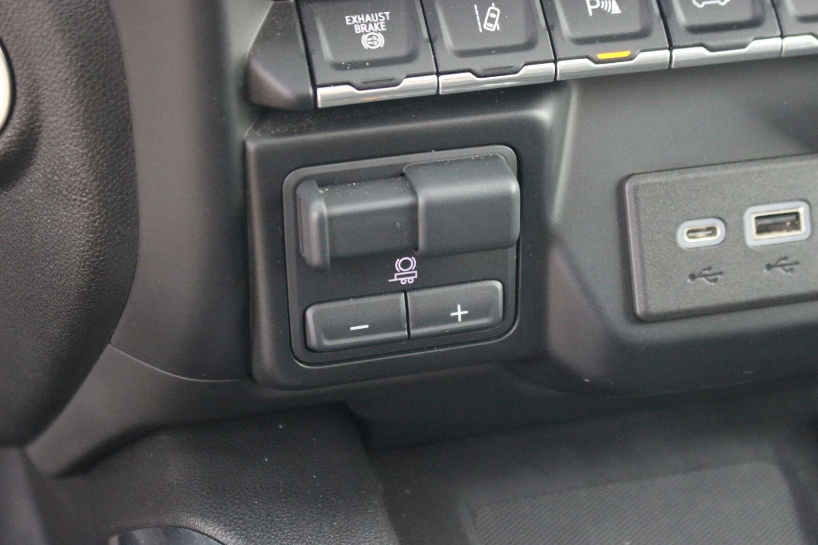 Used 2023 IRIDESCENT PEARL TRICOAT Chevrolet High Country image 31