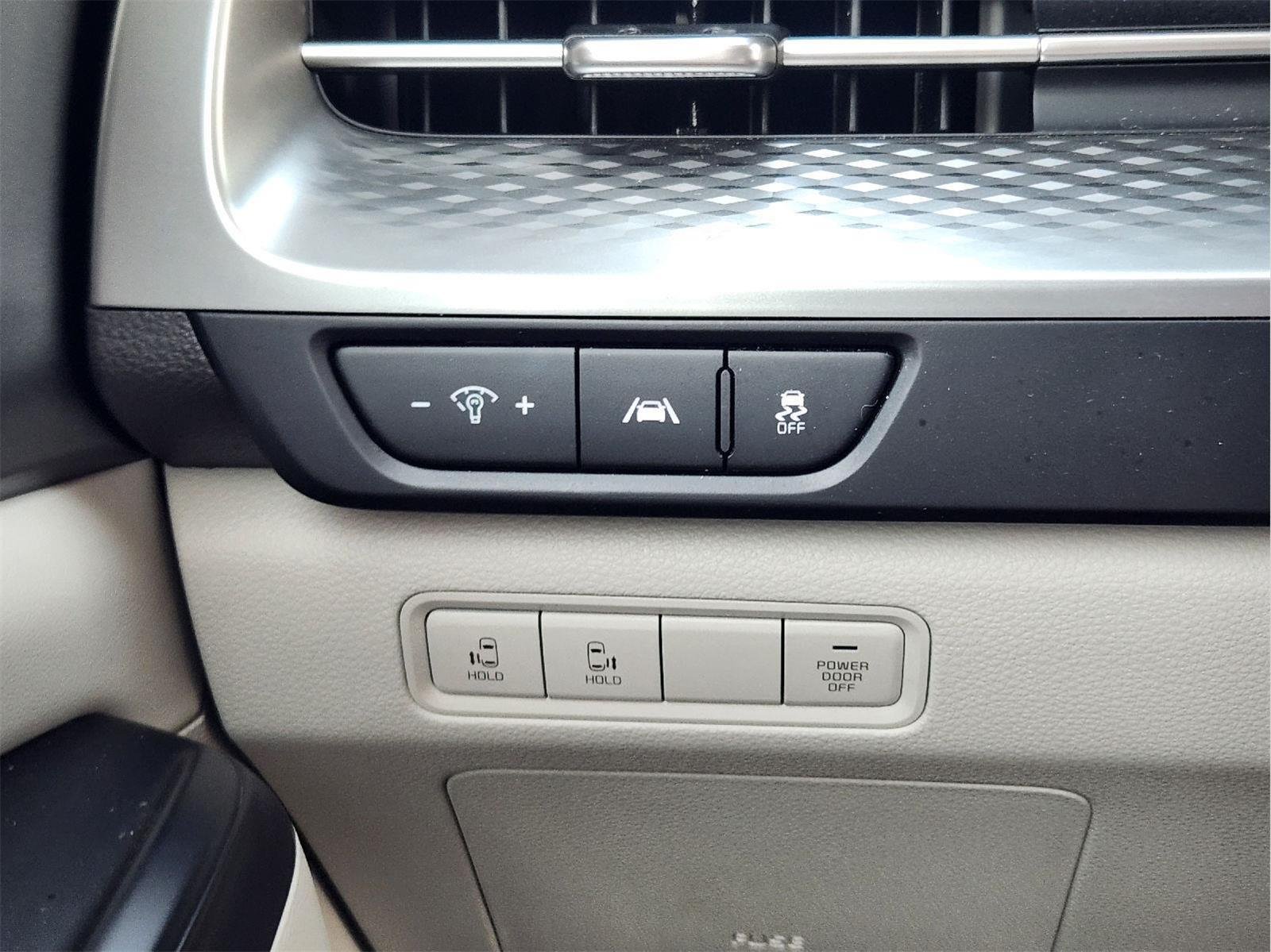 Used 2024 Snow White Pearl Kia LX image 21