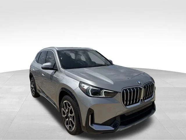 Used 2025 Silver BMW xDrive28i image 5