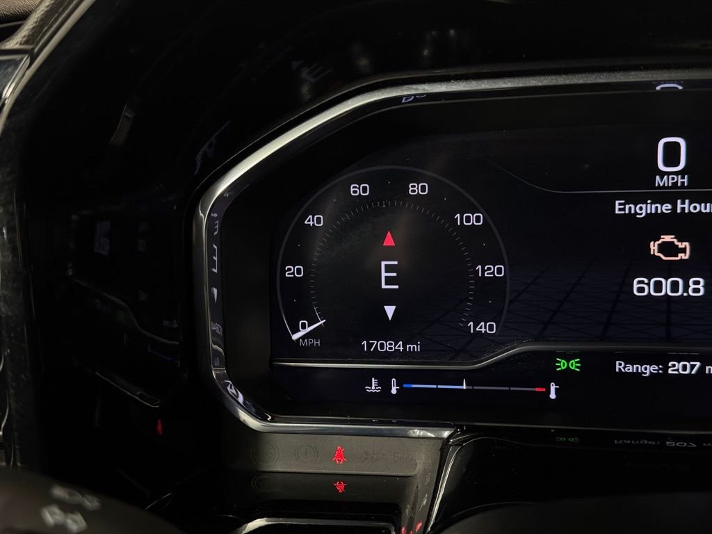 Used 2024 Summit White GMC Elevation image 18