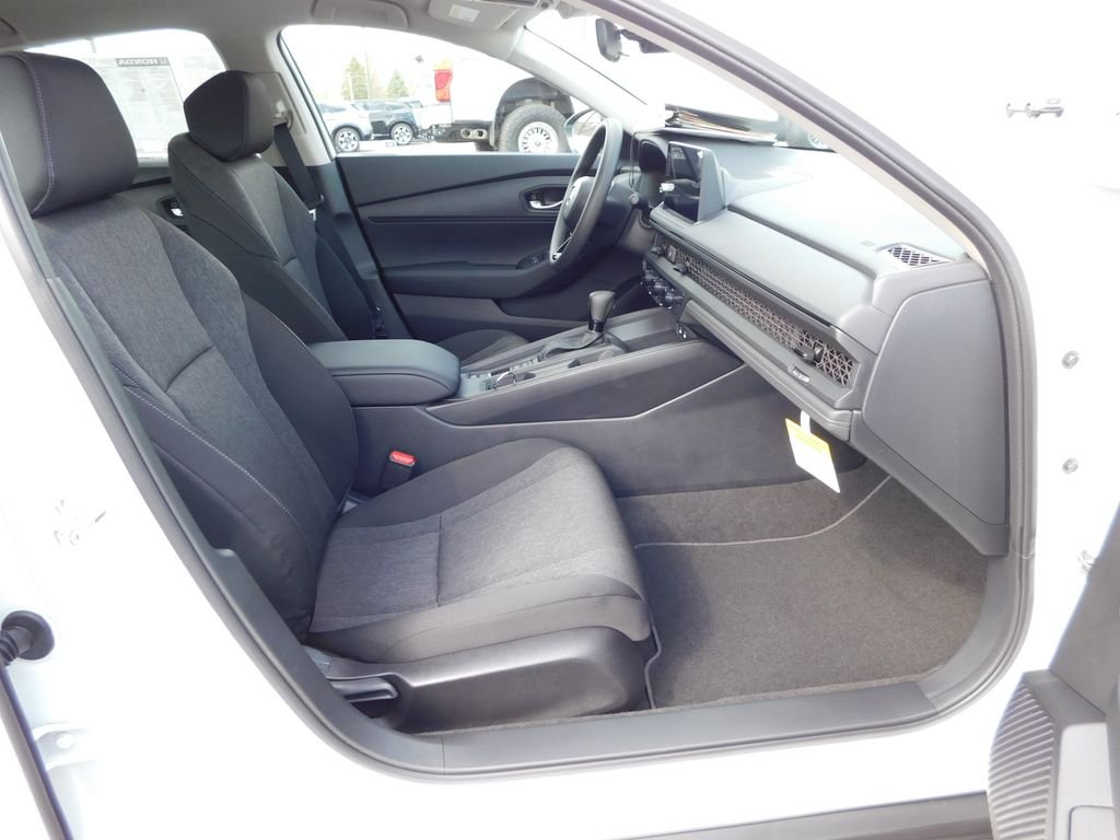 New 2026 Platinum White Pearl Honda LX image 16