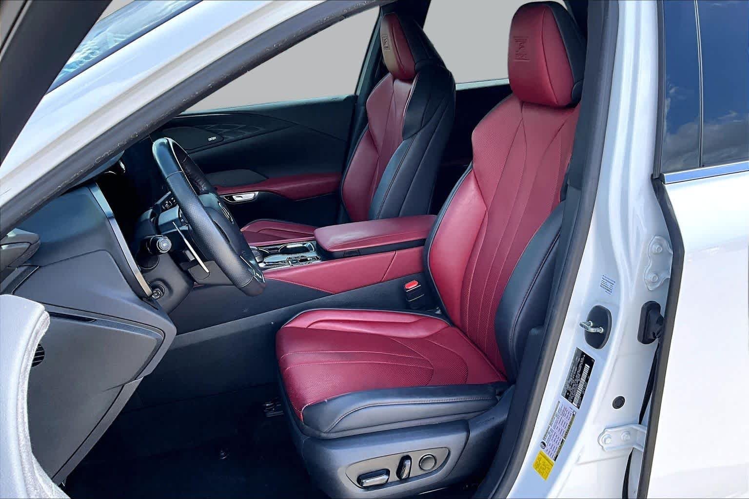 Used 2024 Ultra White Lexus F SPORT Handling image 8