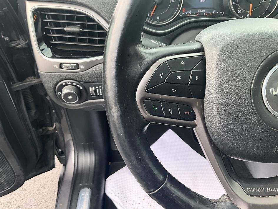 Used 2019 Gray Jeep Limited image 33