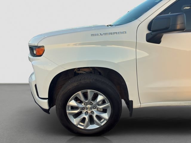 Used 2019 SUMMIT WHITE Chevrolet Custom image 10