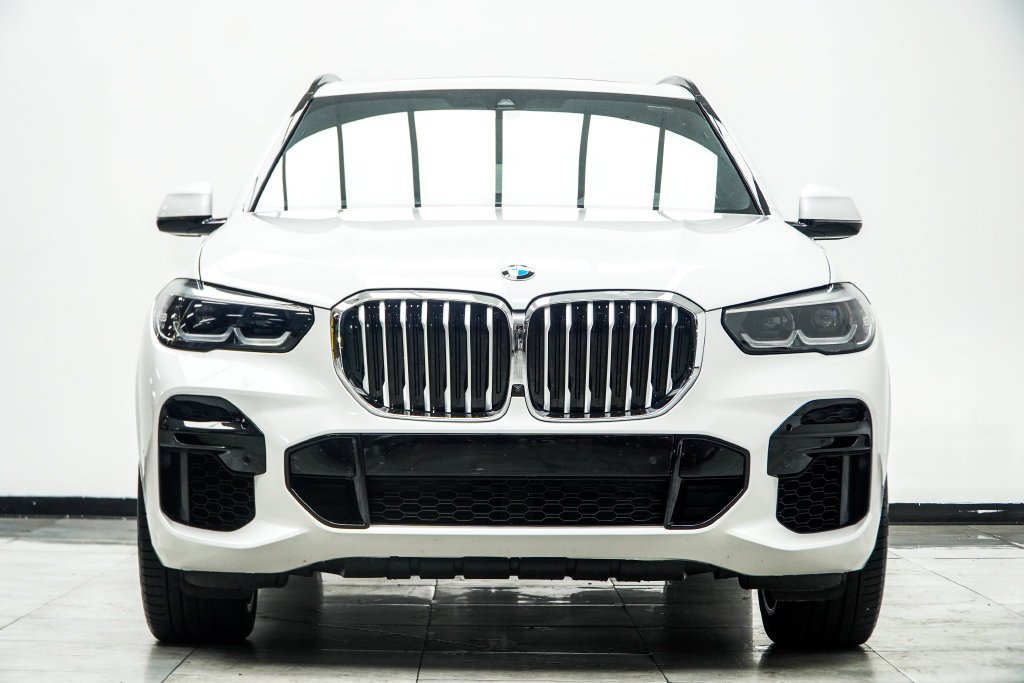 Used 2023 White BMW sDrive40i image 10