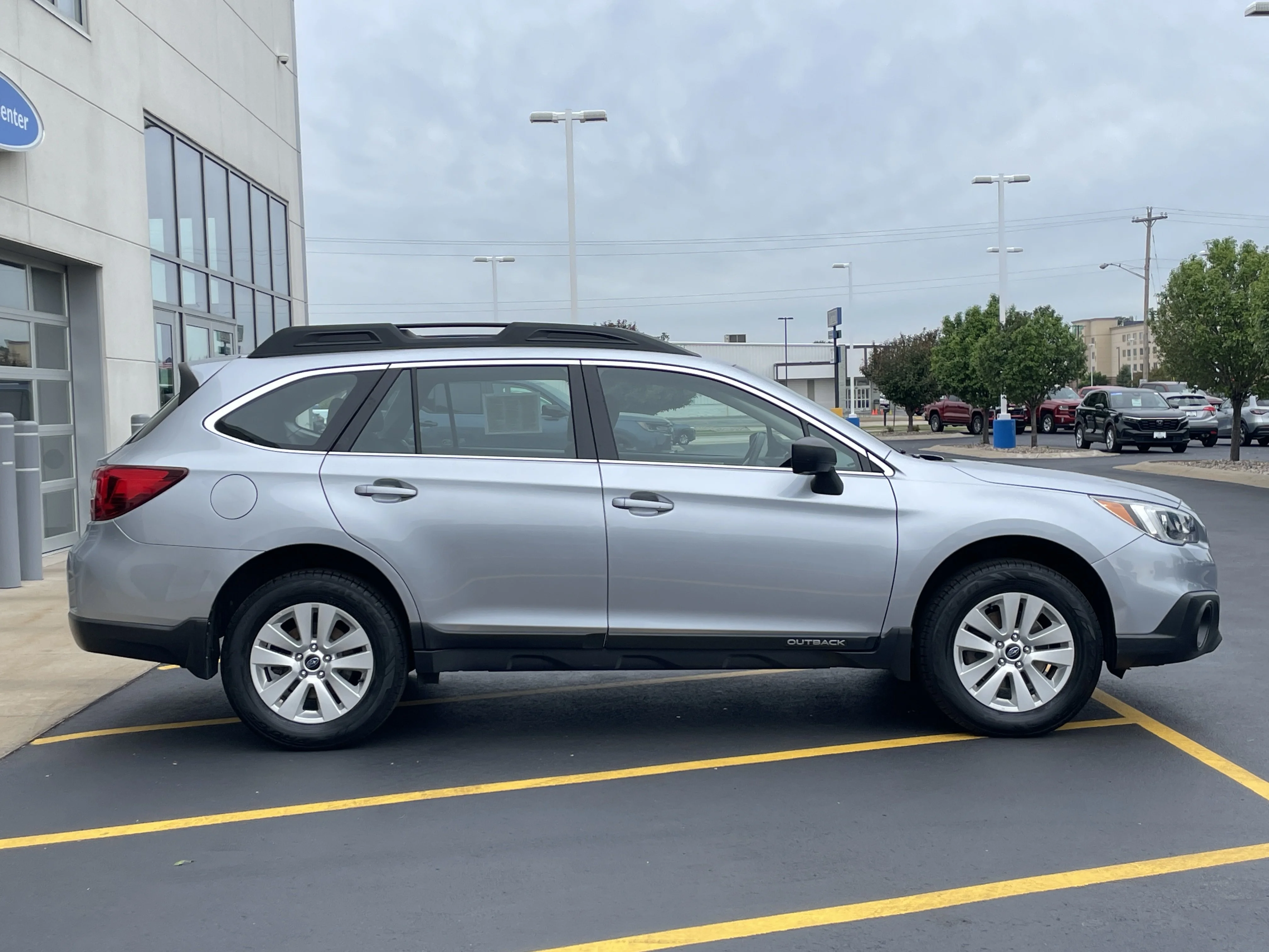 Used 2017 Ice Silver Metallic Subaru 2.5i image 8