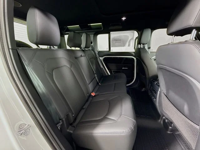 New 2026 Fuji White Land Rover X-Dynamic SE image 29