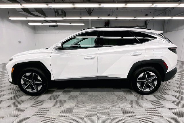 Used 2025 Serenity White Pearl Hyundai SEL Convenience image 14