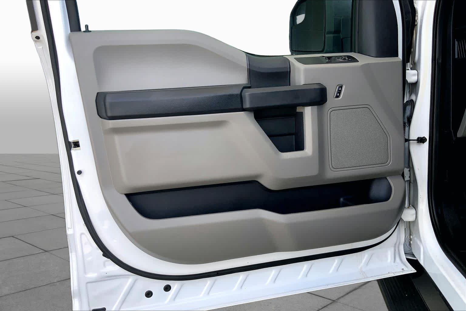 Used 2016 Oxford White Ford XL image 19