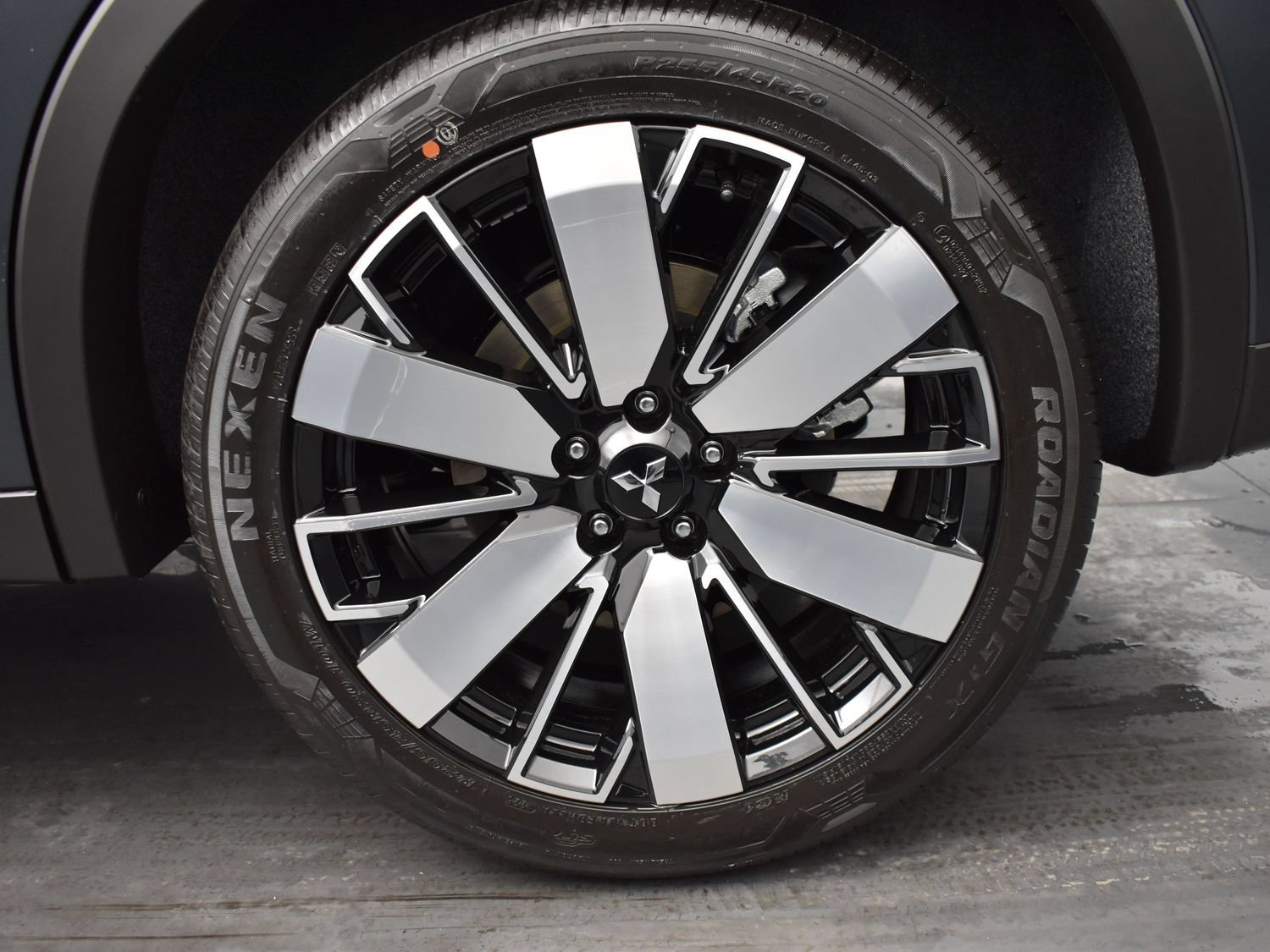 New 2026 Gray Mitsubishi SE 1.5T 2WD image 12