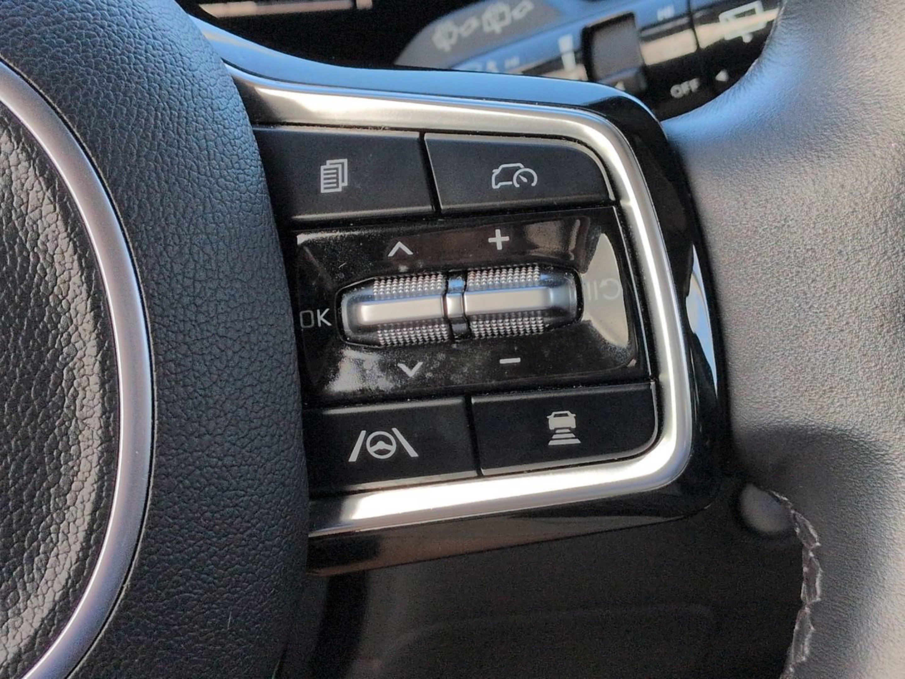 Certified Used 2025 Deep Chroma Blue Kia LXS image 30
