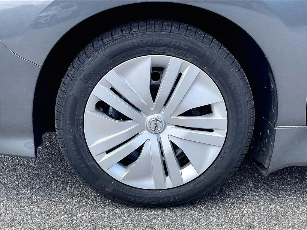Used 2022 Gun Metallic Nissan S image 7