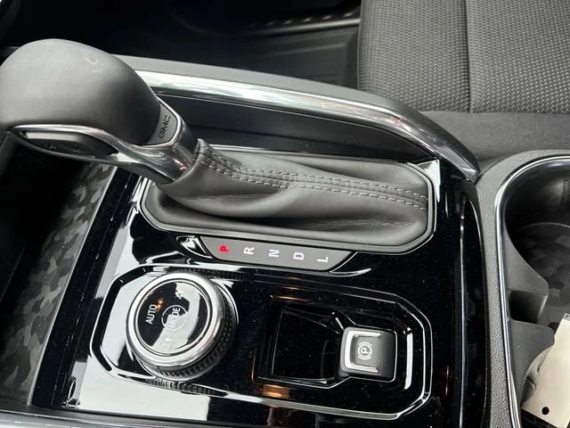 New 2026 Sterling Metallic GMC Elevation image 27