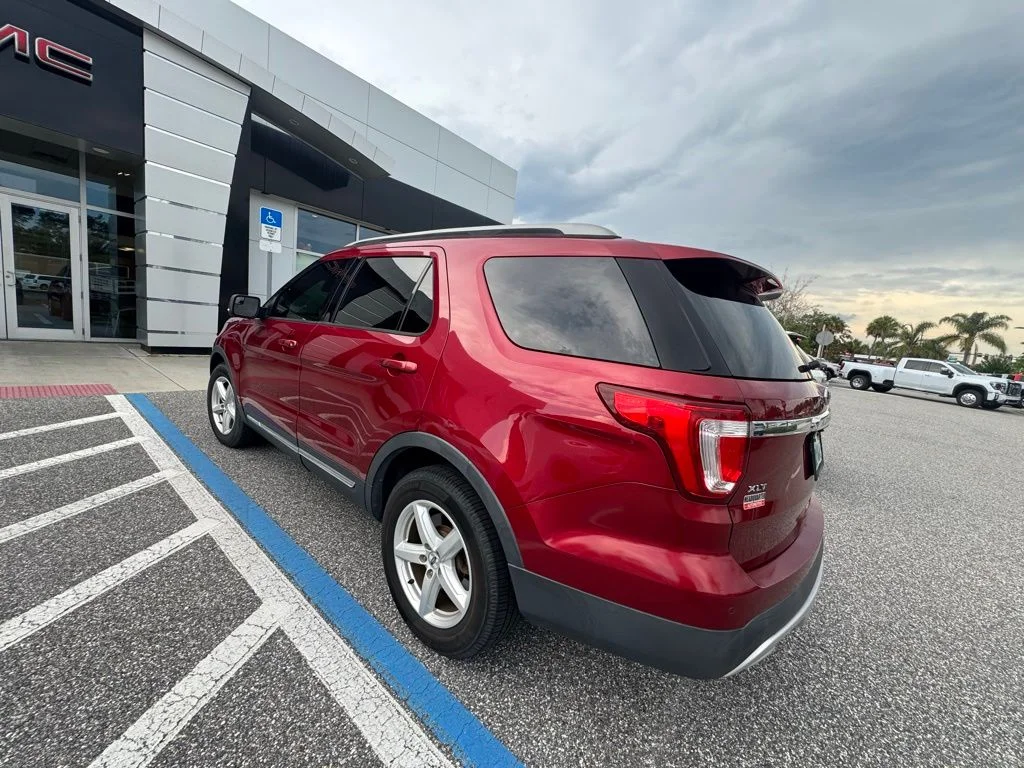 Used 2017 Red Ford XLT image 6