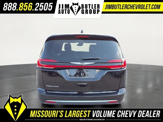 Used 2025  Chrysler Select image 20