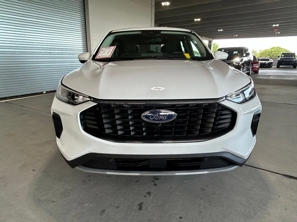 Used 2023 Oxford White Ford Active image 8