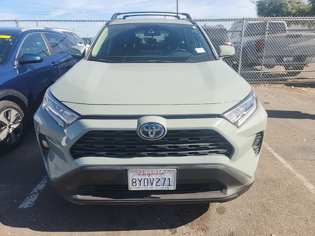 Used 2021  Toyota XLE image 2