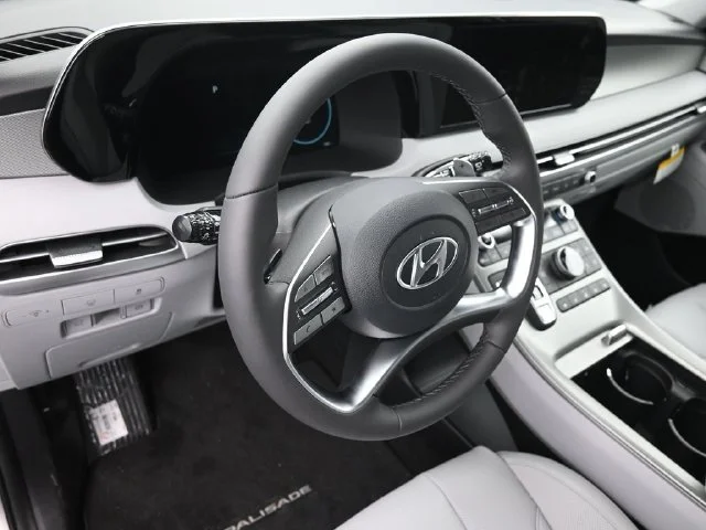 Used 2025 Silver Hyundai SEL Premium image 14