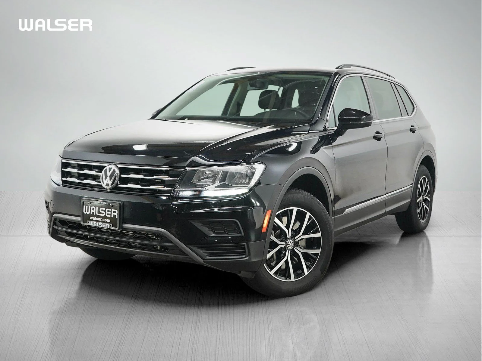 Used 2021  Volkswagen SE image 1