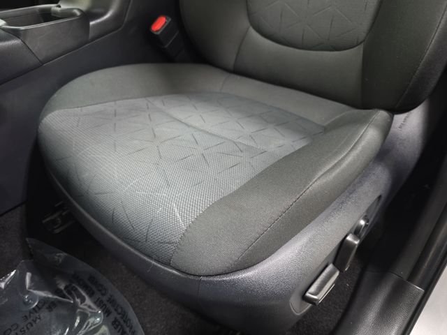 2024 Toyota RAV4 XLE - Photo 24