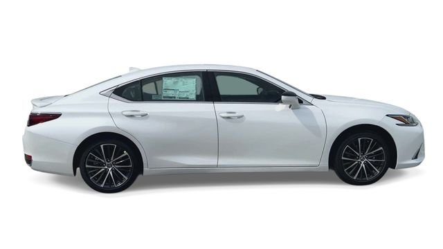 Used 2024 White Lexus 300h image 9