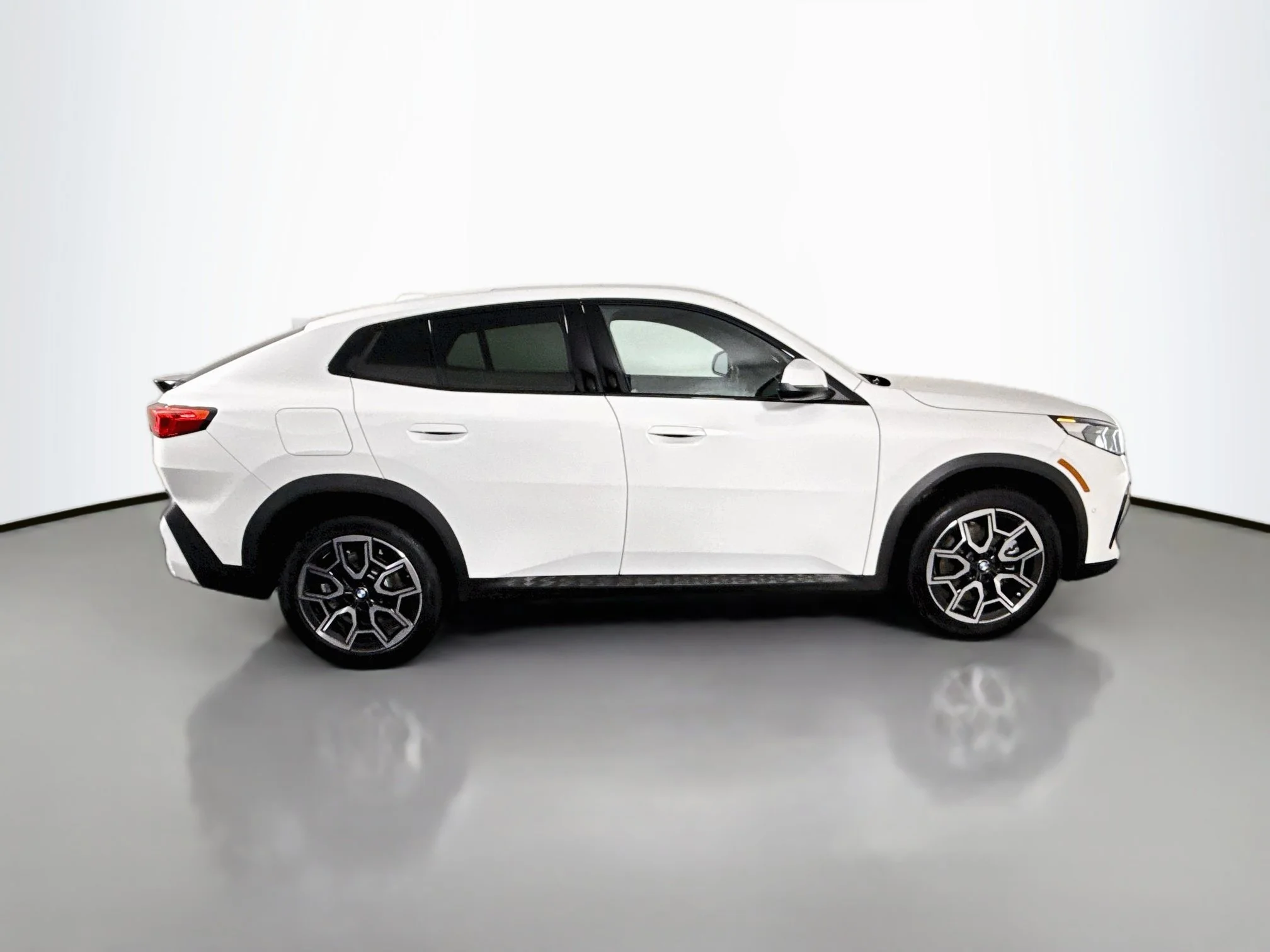 Used 2026 Alpine White BMW xDrive28i image 8