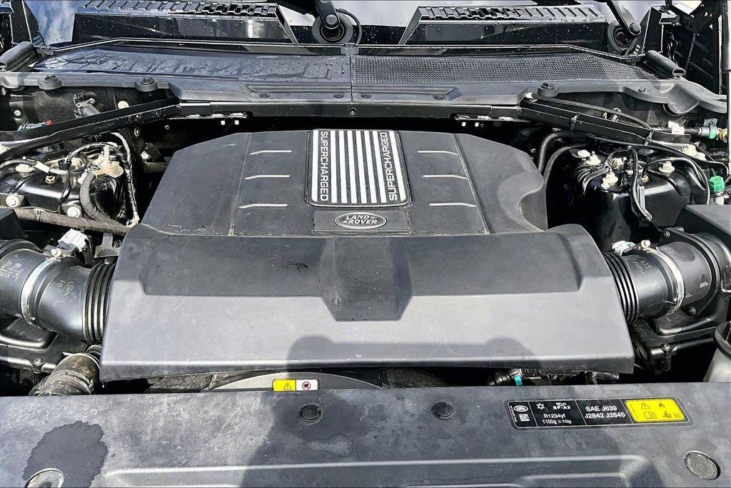 Used 2023 Santorini Black Metallic Land Rover V8 image 9