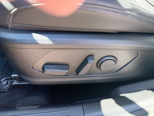 Used 2025 Gray Hyundai SEL Convenience image 23
