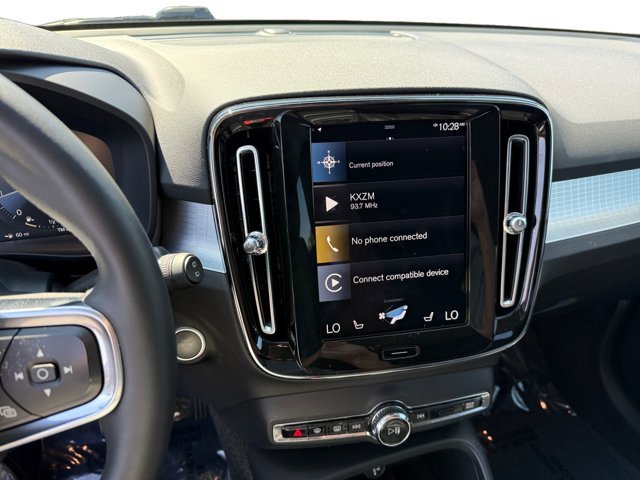 Used 2022 White Volvo Momentum image 12