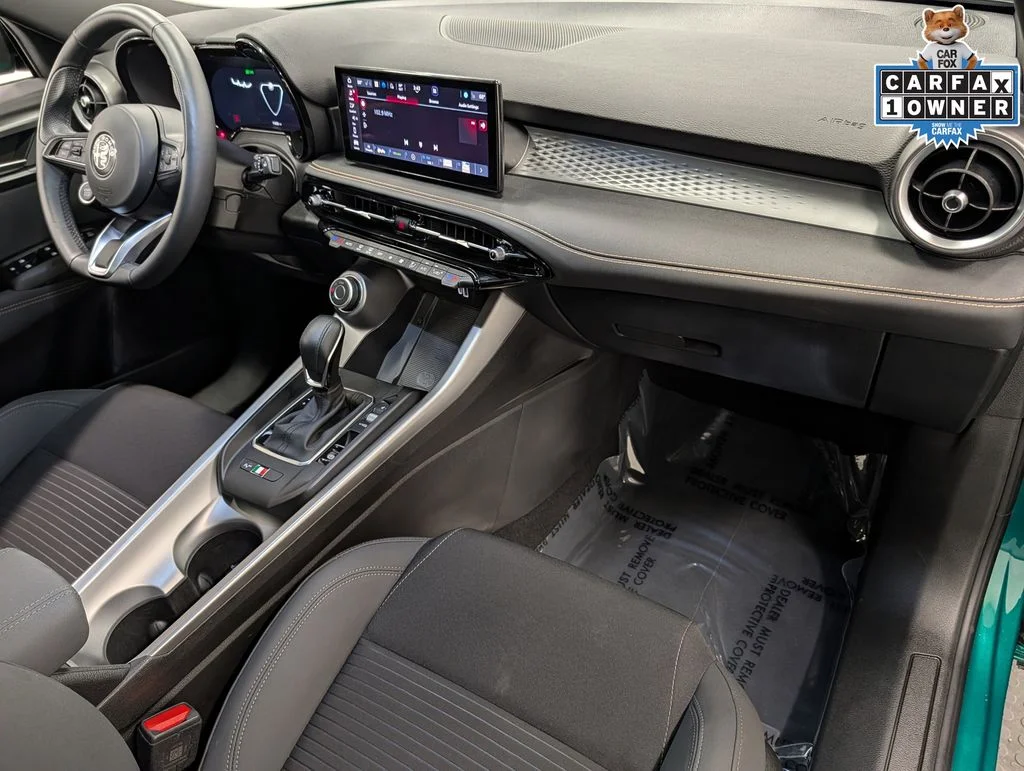 Used 2025  Alfa Romeo  image 30