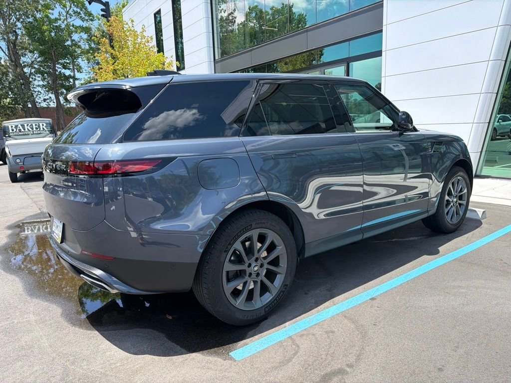 Used 2024 Blue Land Rover SE image 3