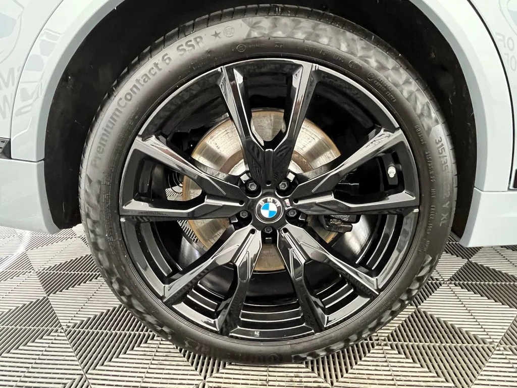 Used 2024 Gray BMW M60i image 14