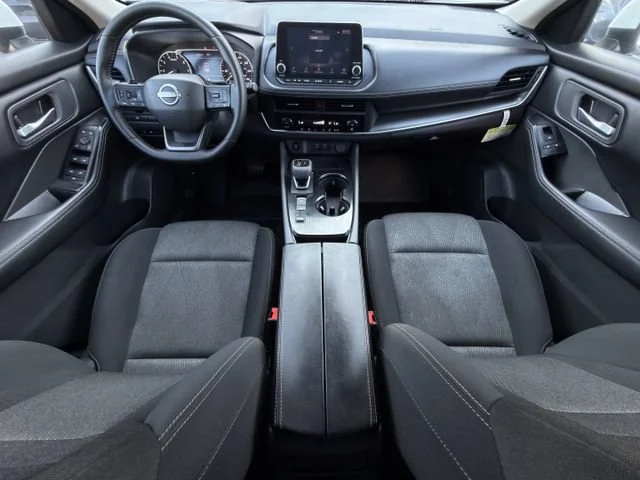 Used 2025 White/off-white Nissan SV FWD image 9