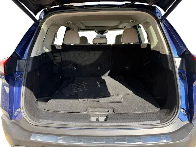 Used 2021 Blue Nissan SL image 38