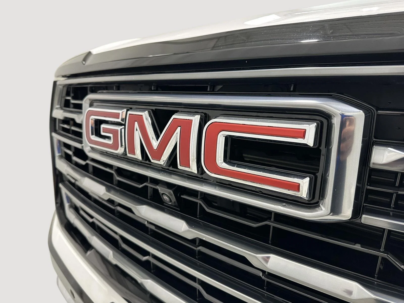 Used 2026 Summit White GMC AT4 image 29