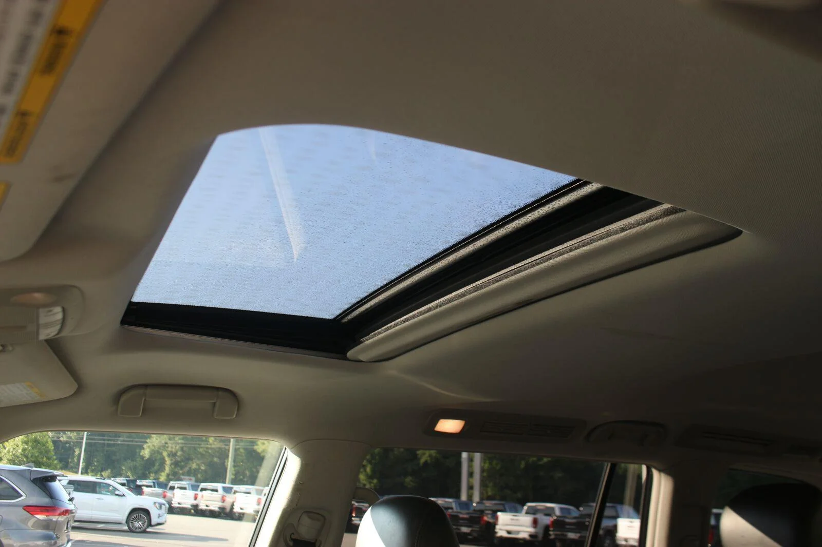 Used 2019 White Nissan SL image 34