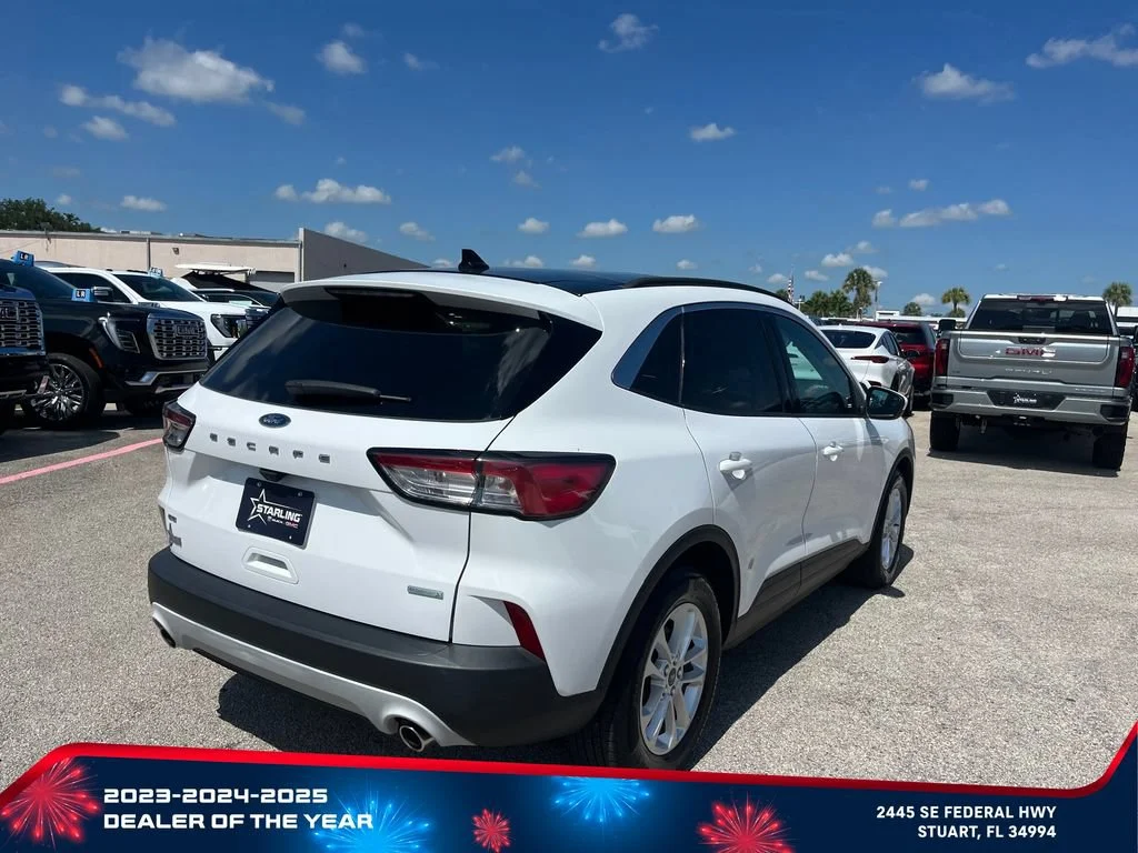 Used 2020 White Ford SE image 5