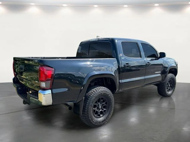 Used 2020 Black Toyota SR5 image 16