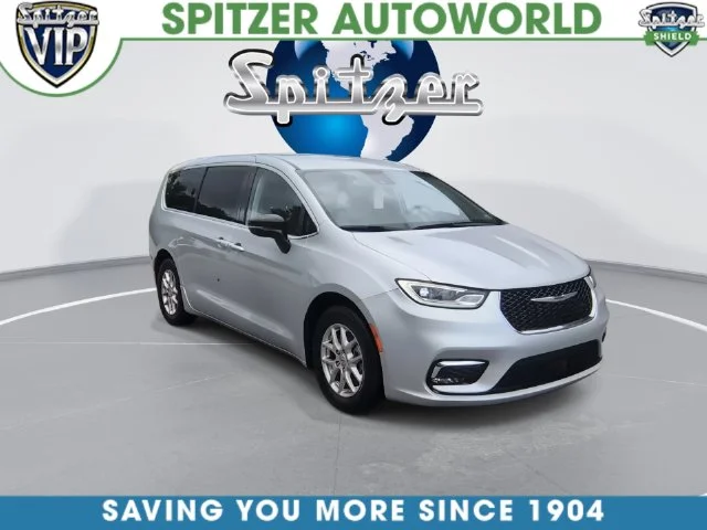 Used 2024 Silver Chrysler Touring L image 3