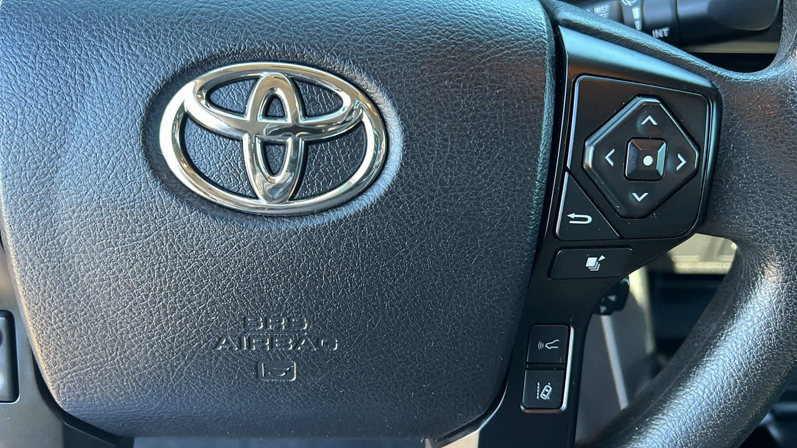 Used 2022 White Toyota SR image 20