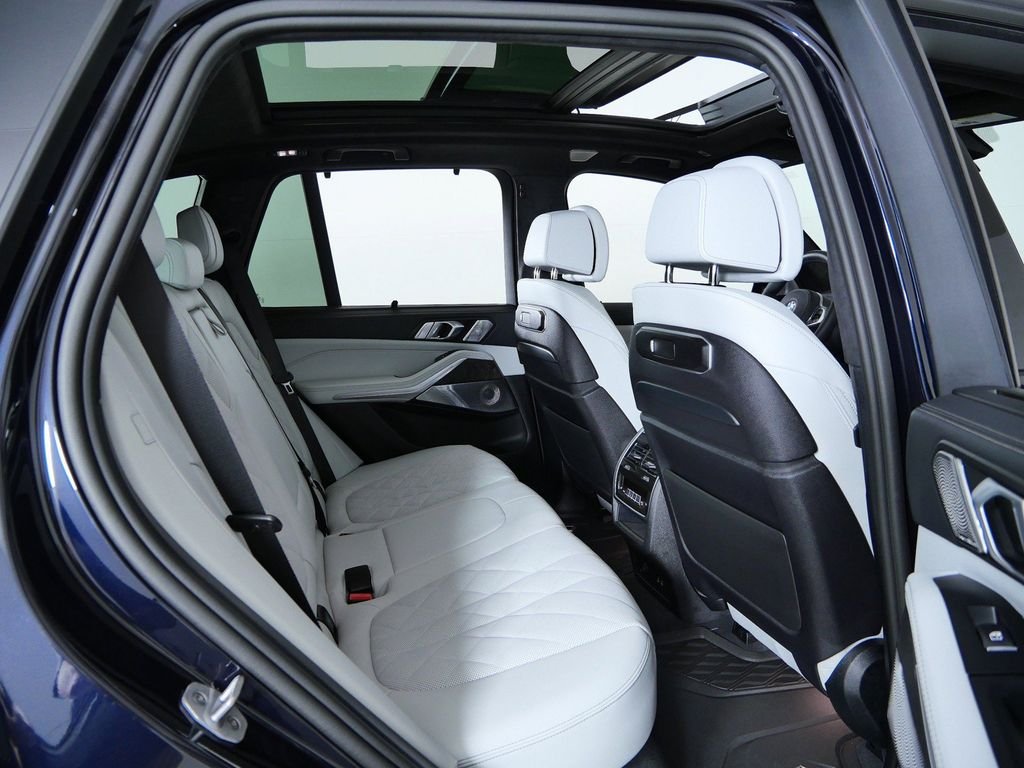 2026 BMW X5 M60i - Photo 22