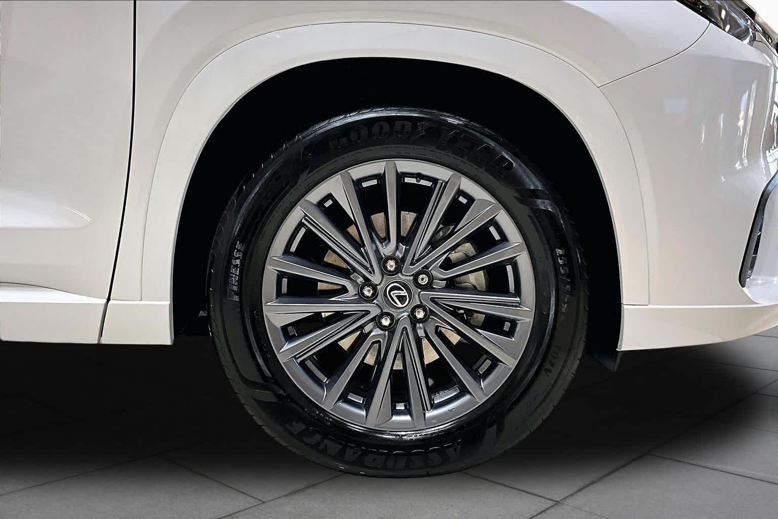 Certified Used 2025 Wind Chill Pearl Lexus  image 10
