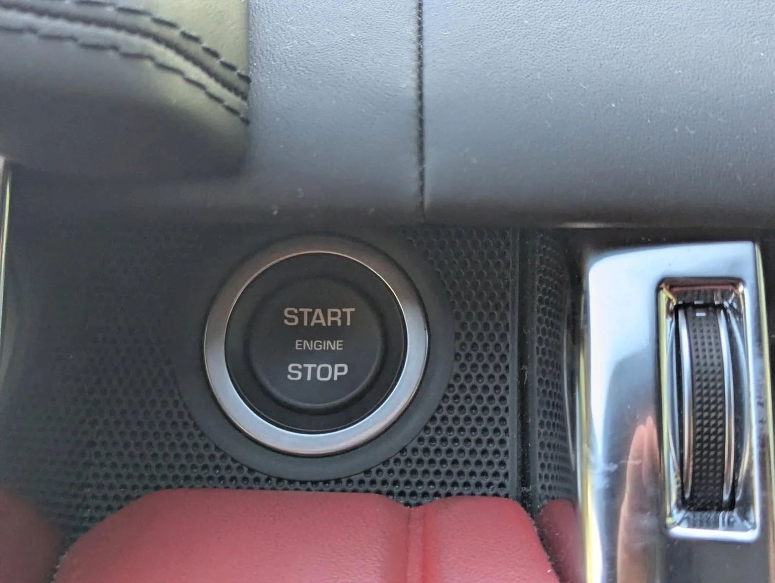 Used 2022 Silver/Gray Land Rover SVR image 17